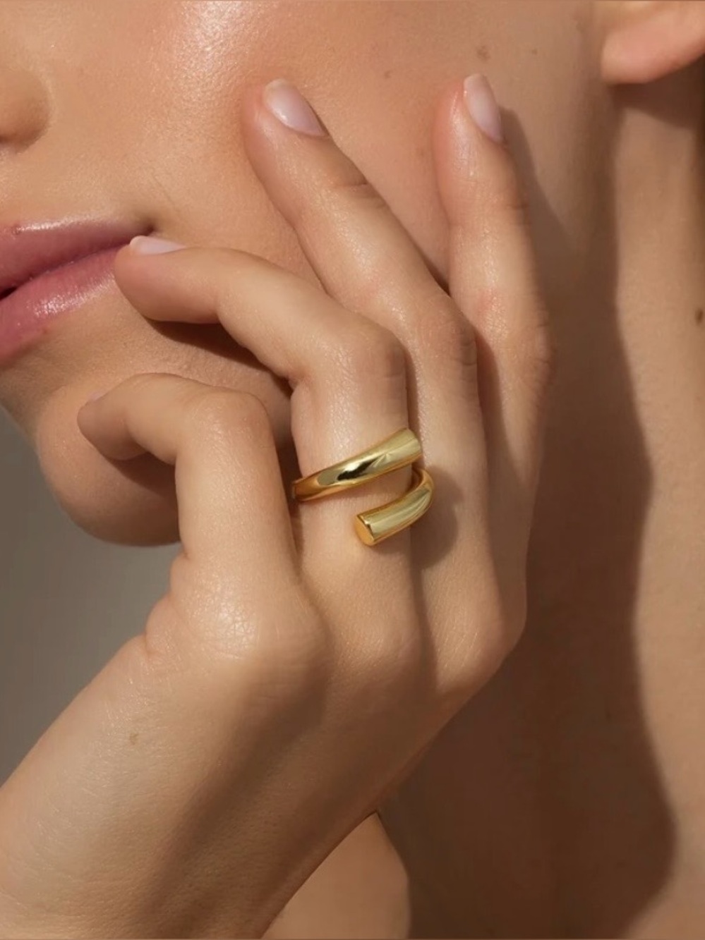 NEW Uncommon James gold Around Town ring